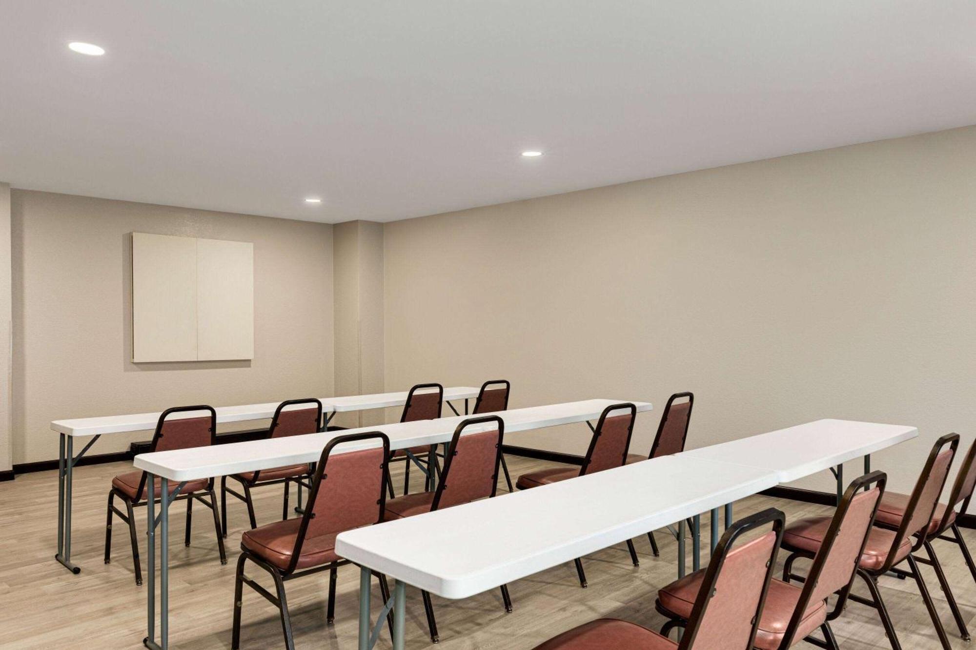 Days Inn By Wyndham Hillsboro מראה חיצוני תמונה