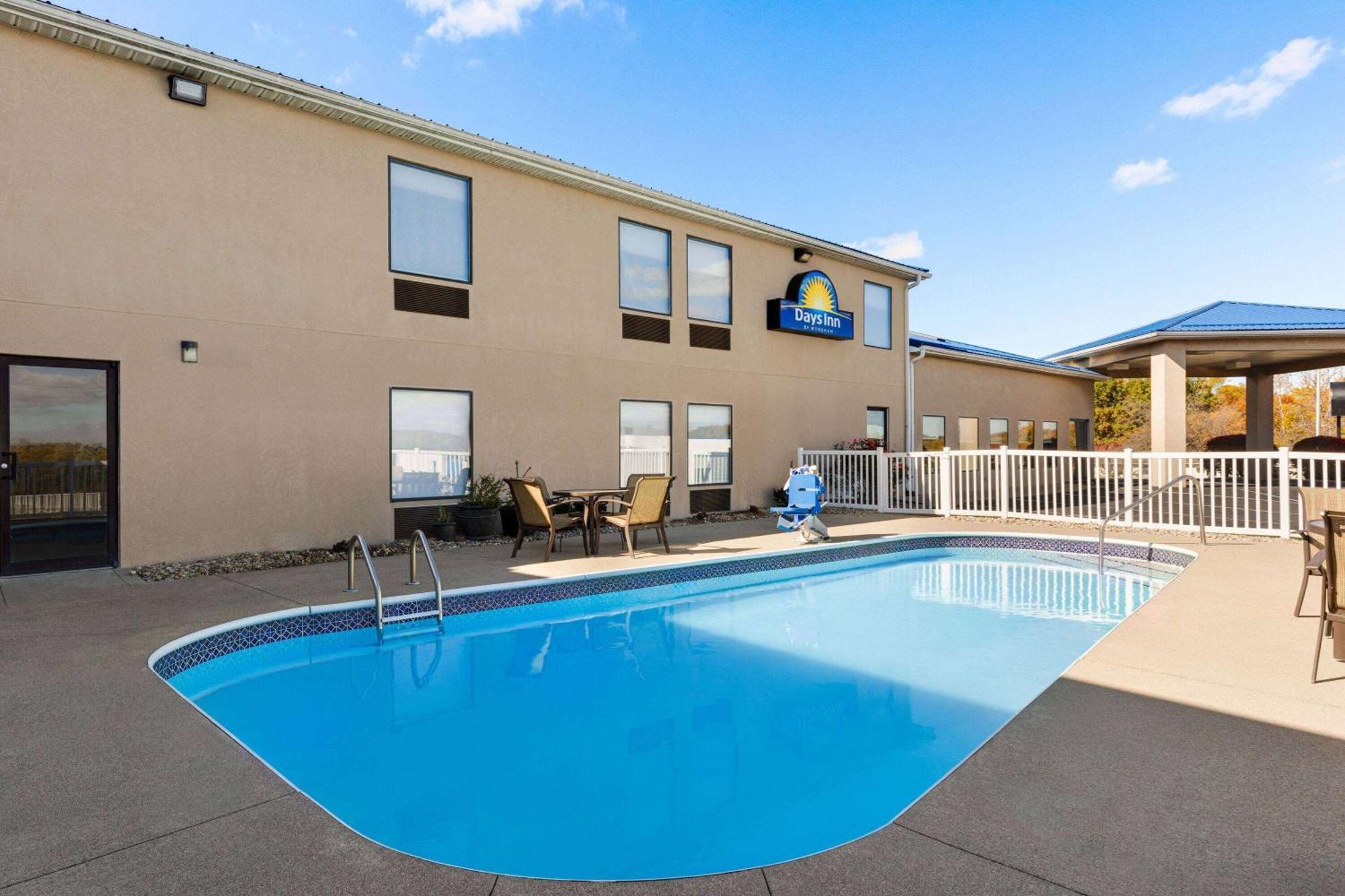 Days Inn By Wyndham Hillsboro מראה חיצוני תמונה